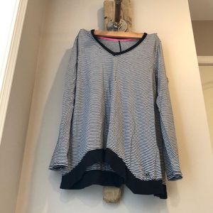 Women’s long sleeve tunic top